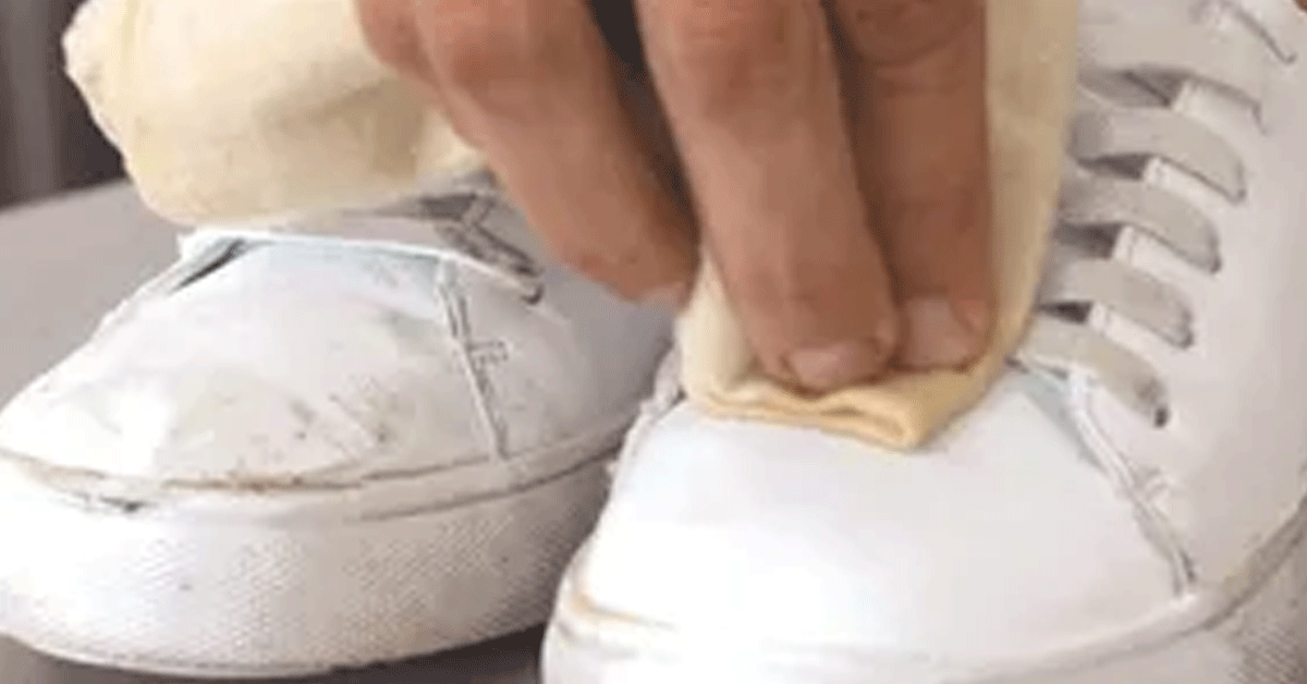 Białe podeszwy — zdjęcie artykułu